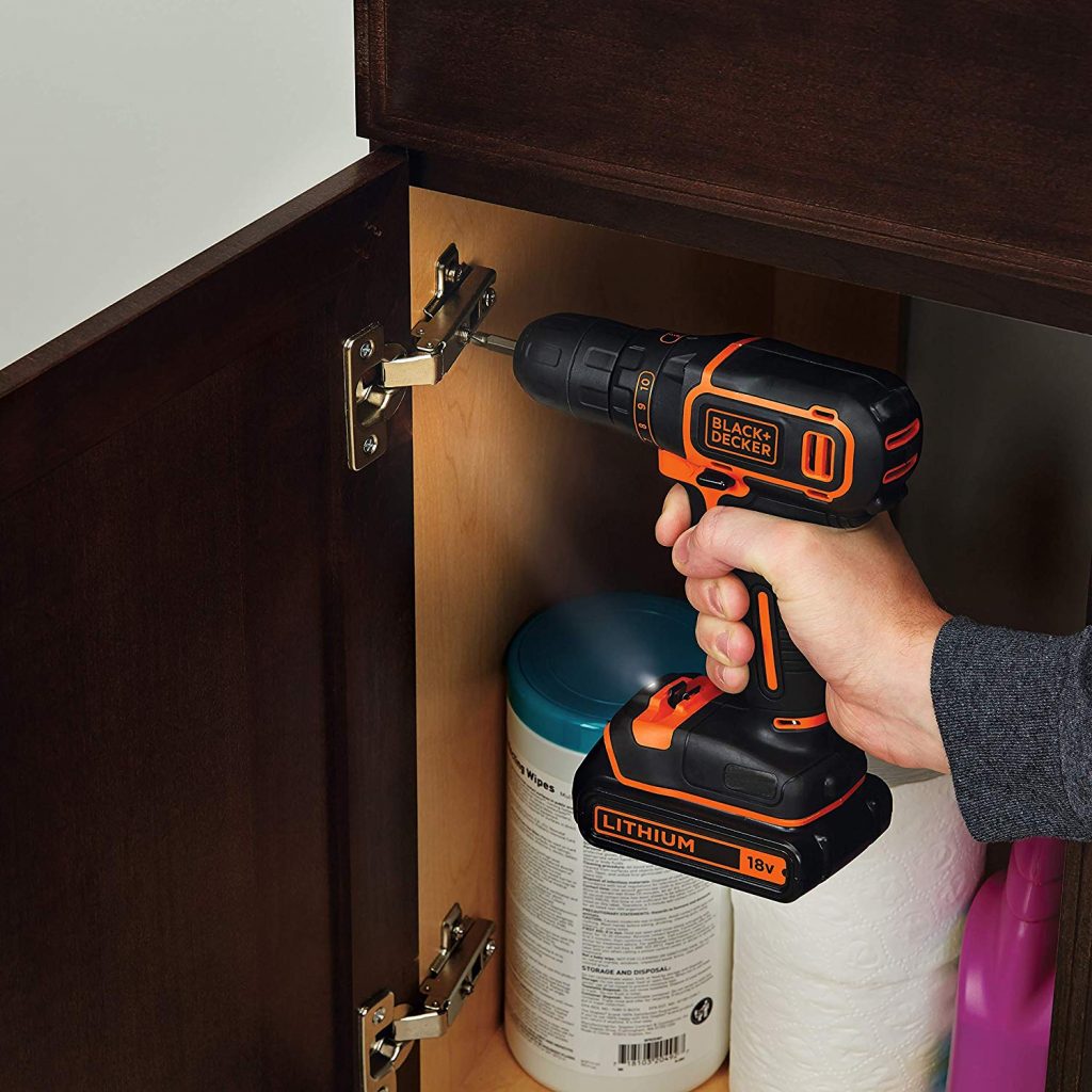 BLACK+DECKER BDCDC18BAST-QW Perceuse-Visseuse sans fil - 30 Nm - 650 trs/min - 2 Batteries - 160 accessoires - Livrée en organisateur, 18V