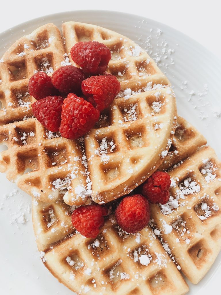 gaufre-avec-des-framboises