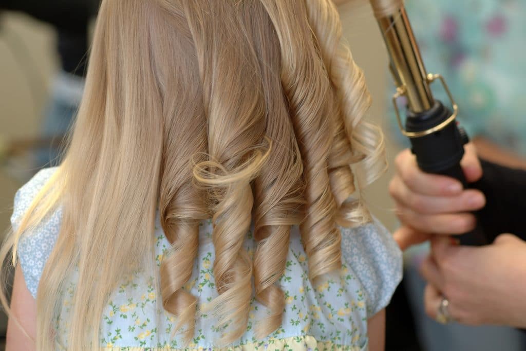 Cheveux bouclés